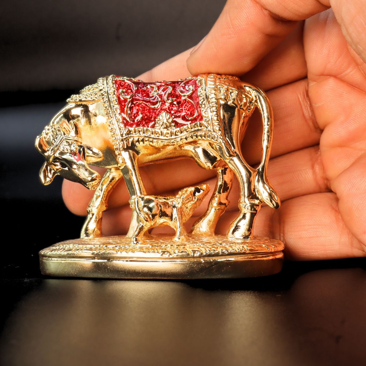 Cow Matelic Rasin Murti Premium Red Gold Small Size Washable - Image 3