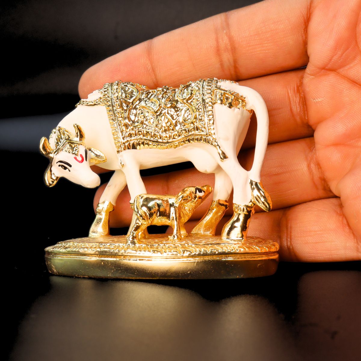 Cow Matelic Rasin Murti Premium White Gold Small Size Washable - Image 3